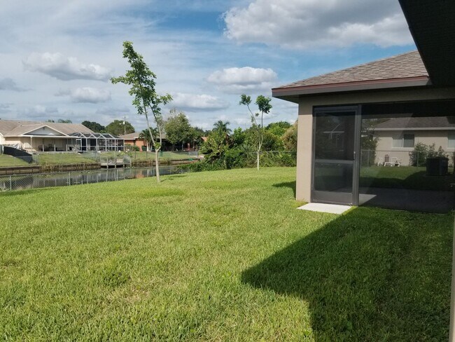 Foto del edificio - 3/2 Home with Fenced in Yard on Freshwater...