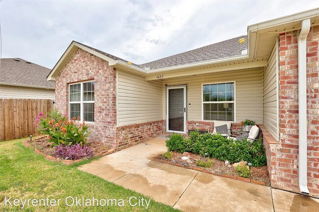Building Photo - 4 br, 2 bath House - 1425 Sandstone Dr