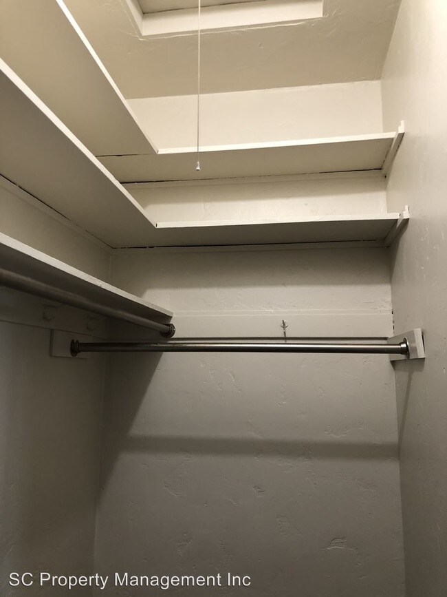 Foto del edificio - 681 Rollins Rd