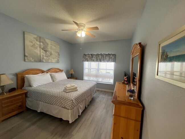 Foto del edificio - Now Leasing! Stunning 4BR Home in Gated Co...