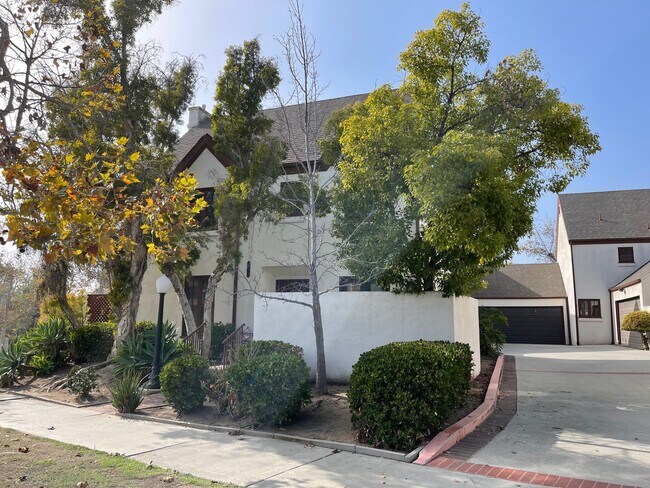 Foto del edificio - 733 Keniston Ave