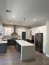 Building Photo - 2133 Hillsgate St