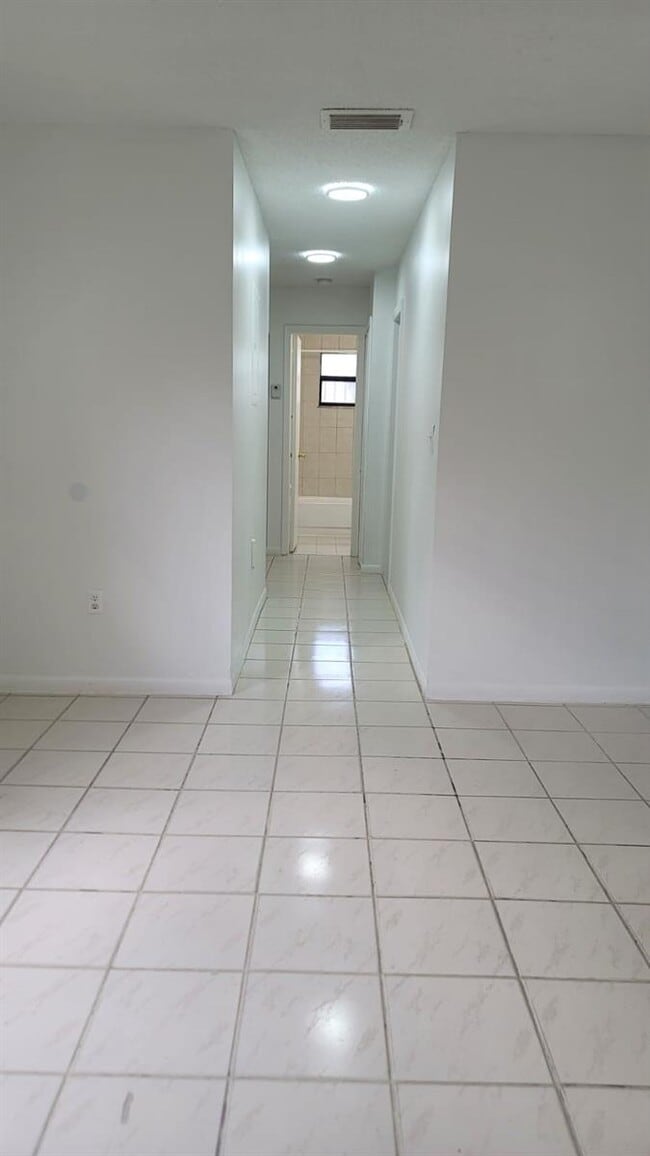 Building Photo - 6882 NW 173rd Dr