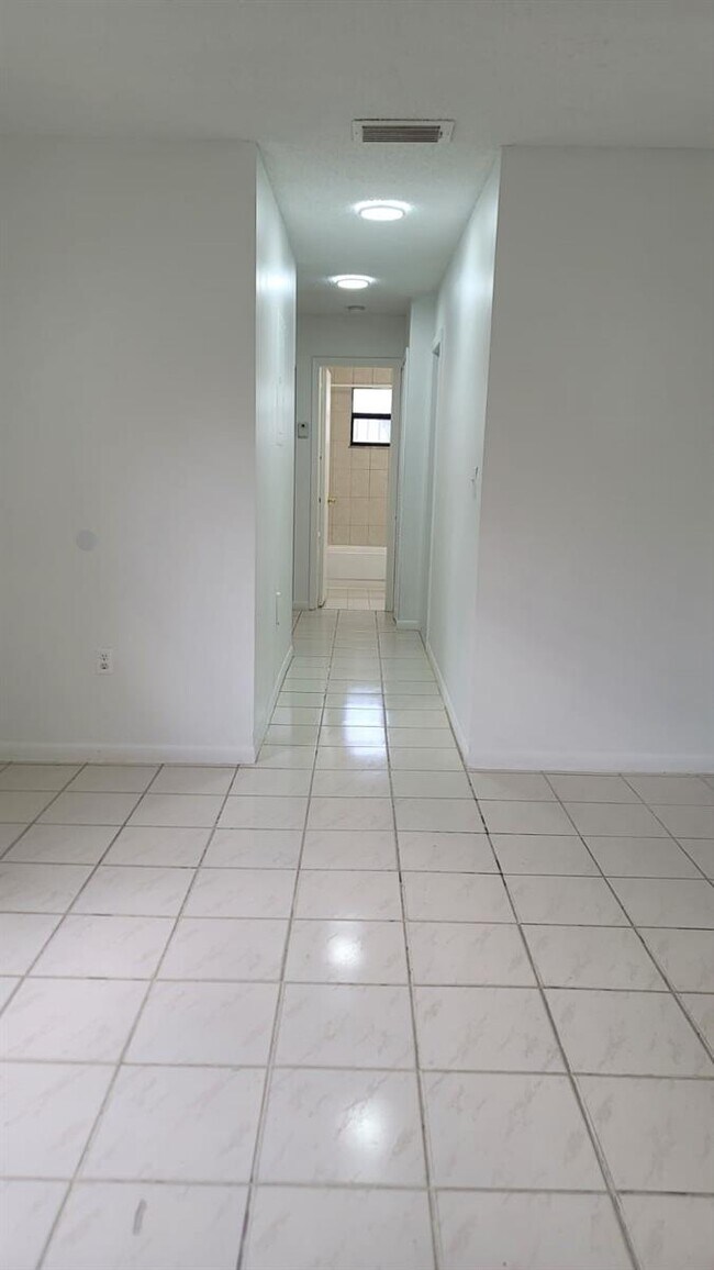 Foto del edificio - 6882 NW 173rd Dr
