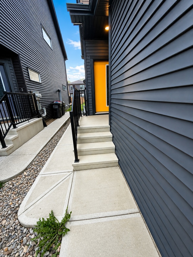 Building Photo - 1240 Plum Bnd SW