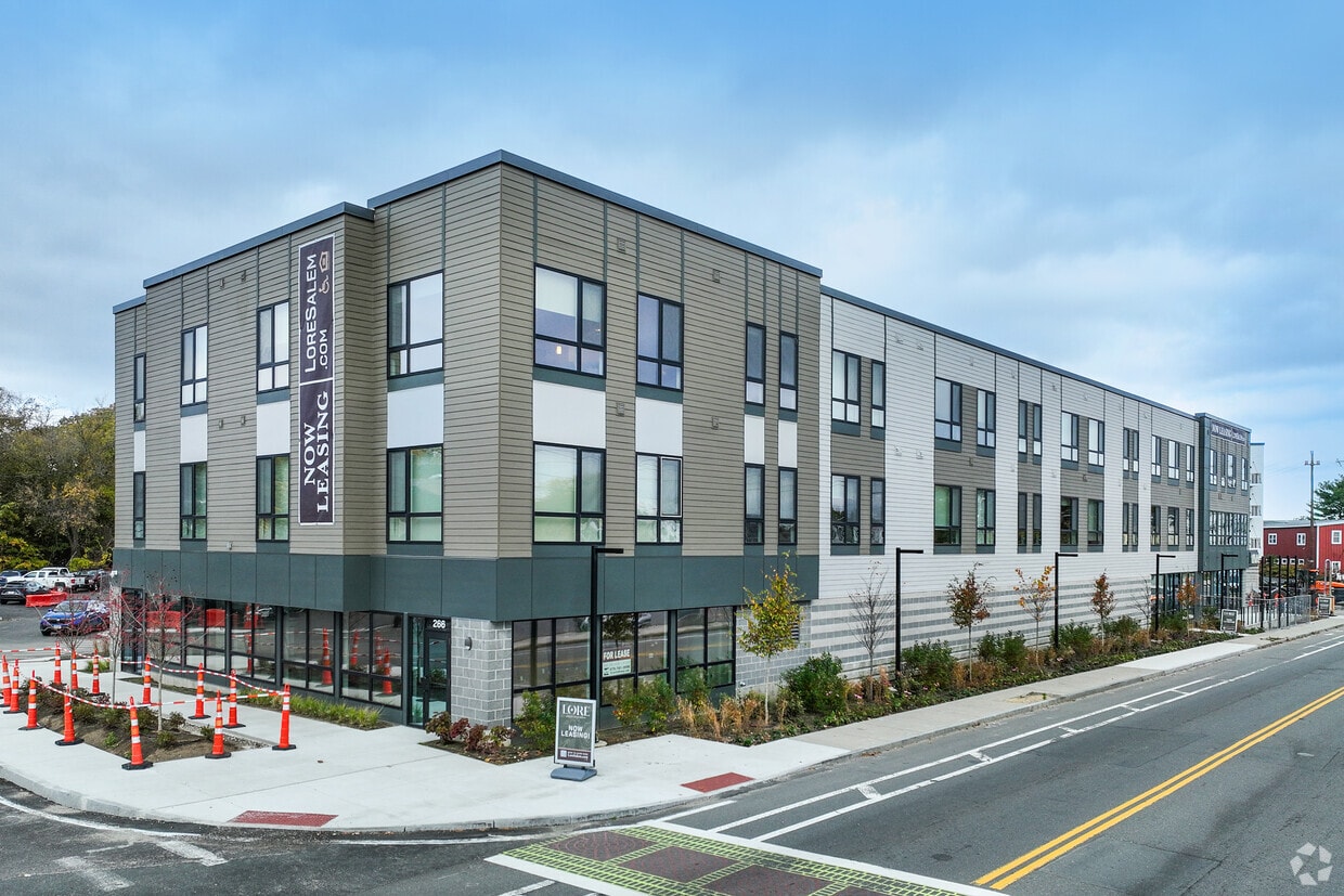 Primary Photo - Lore