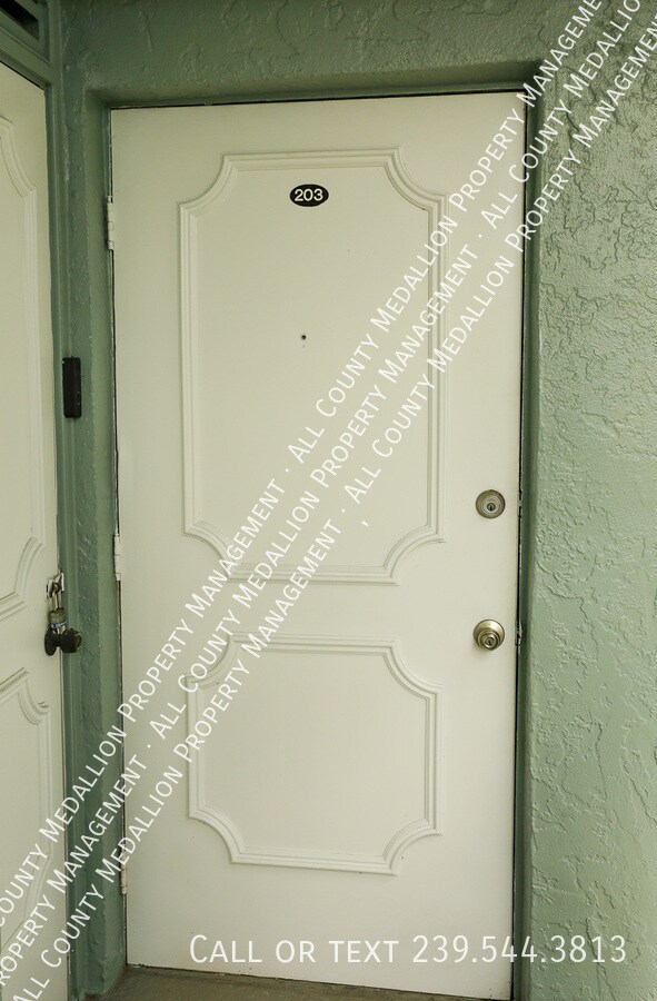 Foto del edificio - 8061 Country Rd