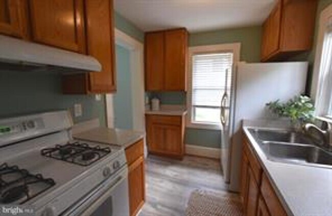 Foto del edificio - 909 Maplewood Ave