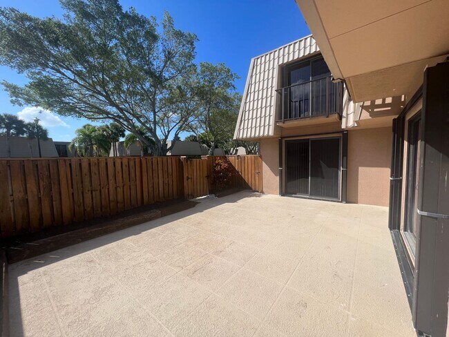 Foto del edificio - Townhouse 2 Bedroom 2.5 Bath West Palm beach