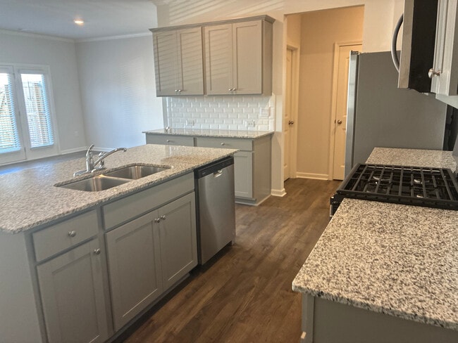 Foto del edificio - Room in Townhome on Poppy Ct