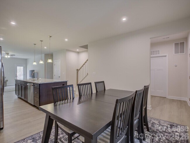 Foto del edificio - 6377 Ashton Pk Dr