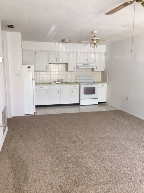 Foto del edificio - 55+, quaint 2/1 in a gated community locat...