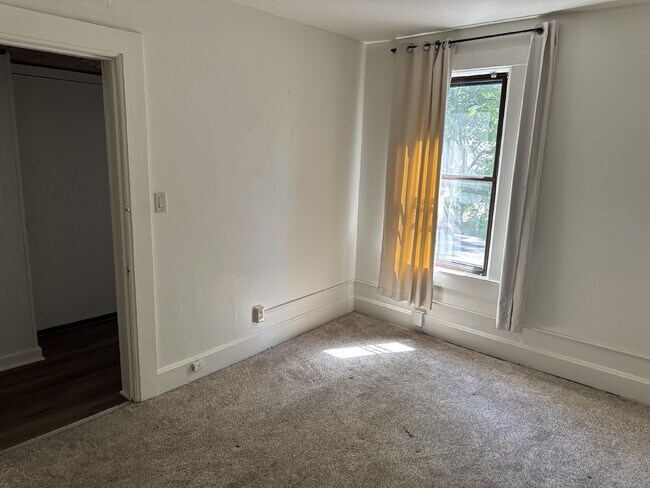 Foto del edificio - 2252 S Winchester St