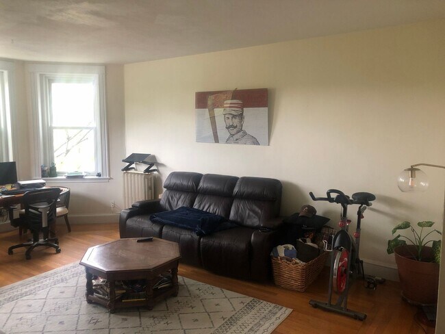 Foto del edificio - HOT BROOKLINE LISTING!!!!!