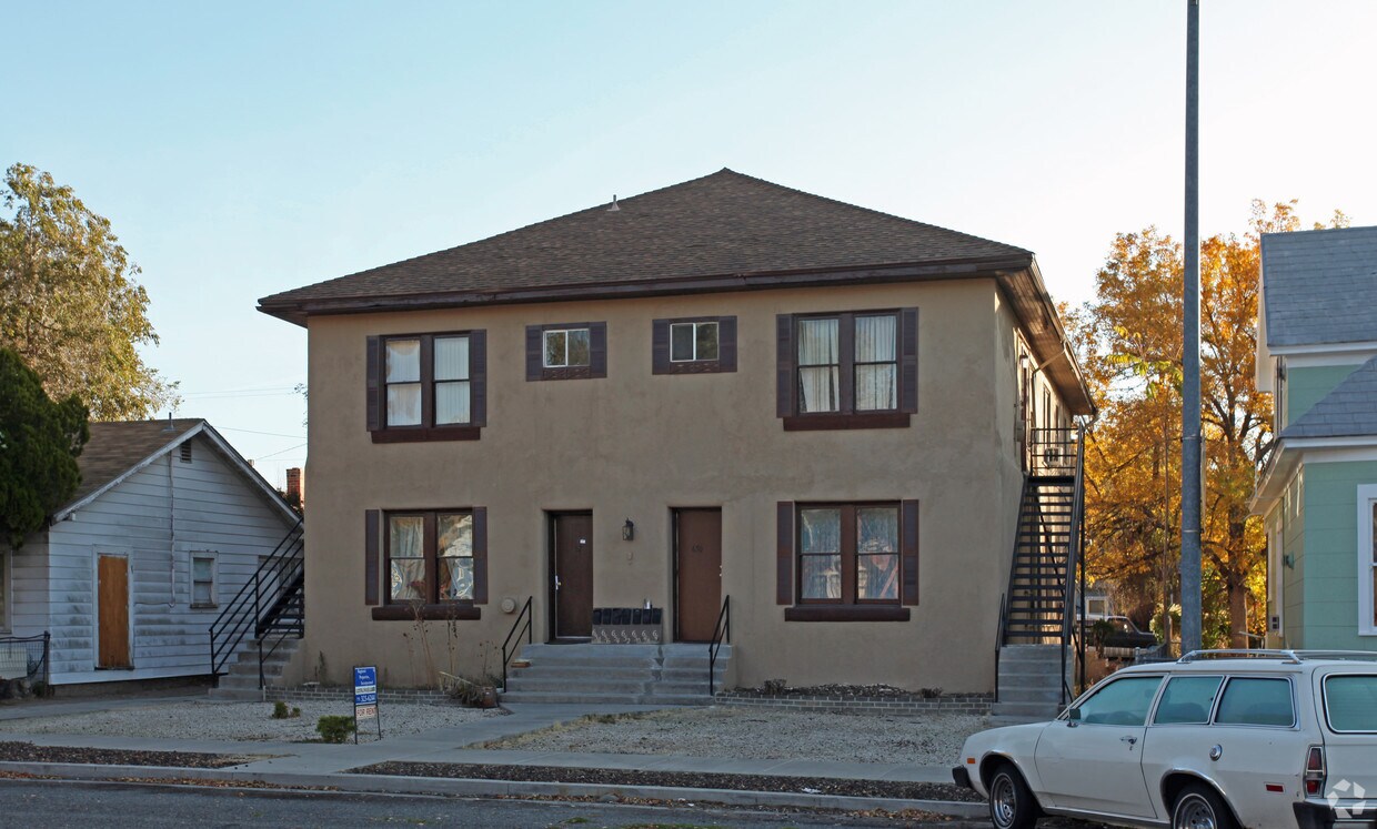 Building Photo - 646 N Lake St