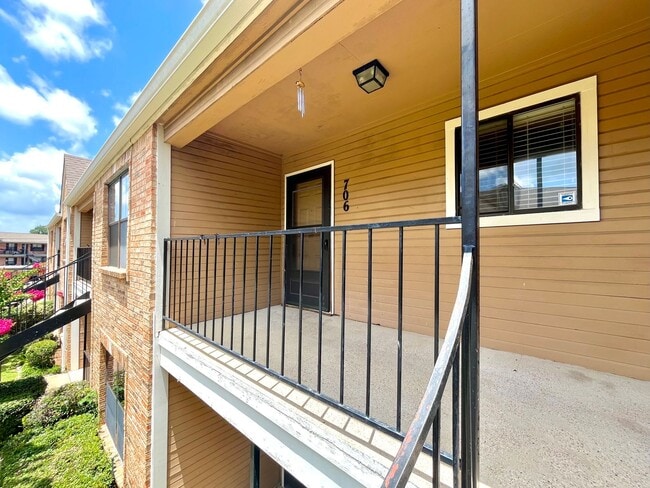 Building Photo - 400 W South Town Dr