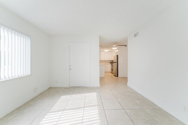 Foto del edificio - 1220 NW 16th Ave