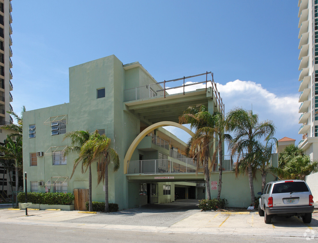 Primary Photo - East Wind Apartments