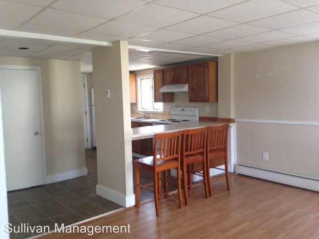 Building Photo - 3 br, 1 bath Apartment - 12 Dunn Street