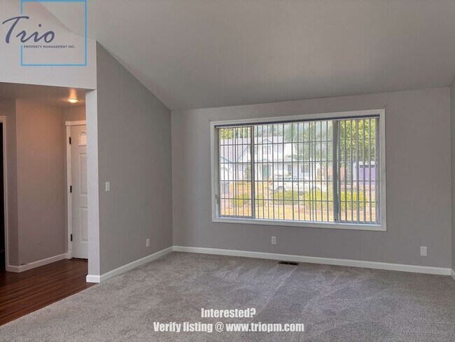 Foto del edificio - 694 Driftwood Dr