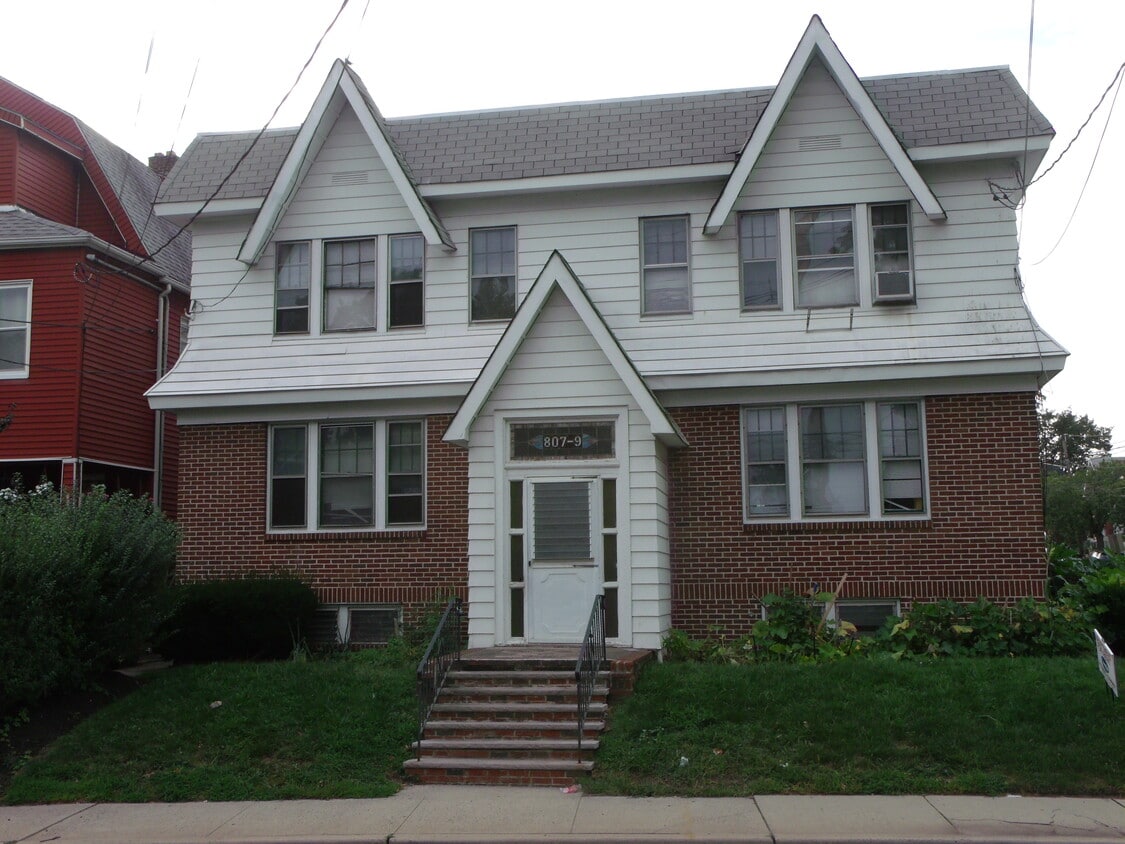 Primary Photo - 807 Schuyler Ave