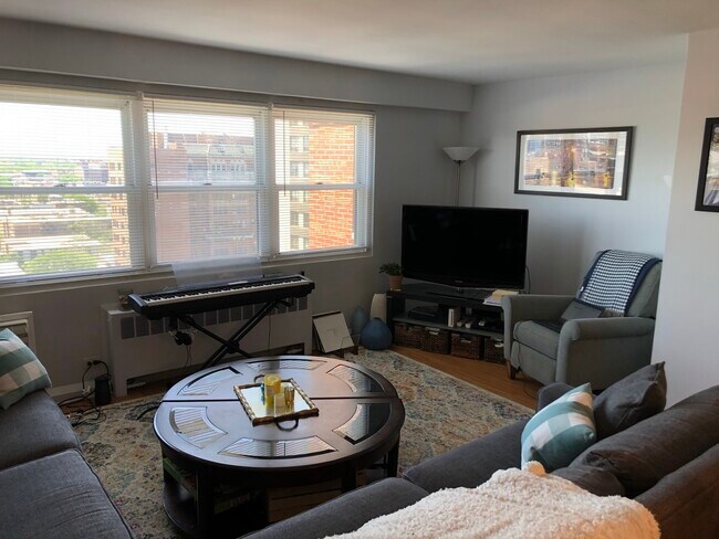Foto del edificio - 2909 N Sheridan Rd