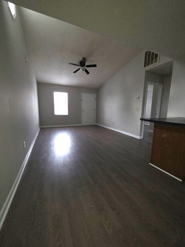 Foto del edificio - 309 E Spruce St