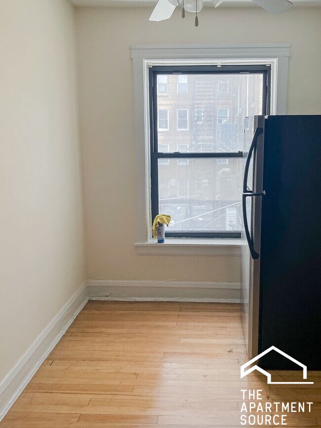 Foto del edificio - 514 W Cornelia Ave