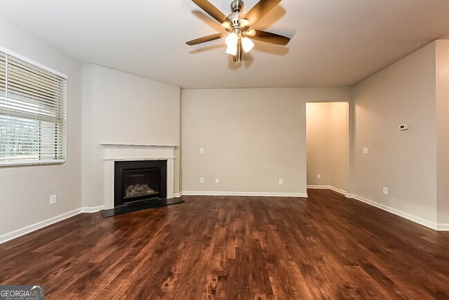 Foto del edificio - 700 Feldwood Ln