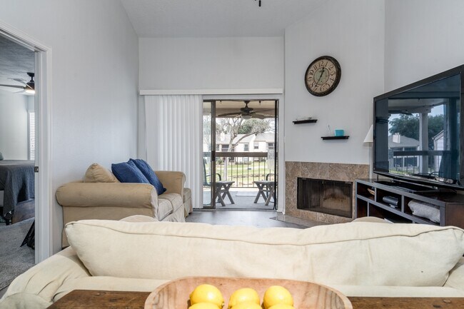 Building Photo - 203 B Lakeview Terrace