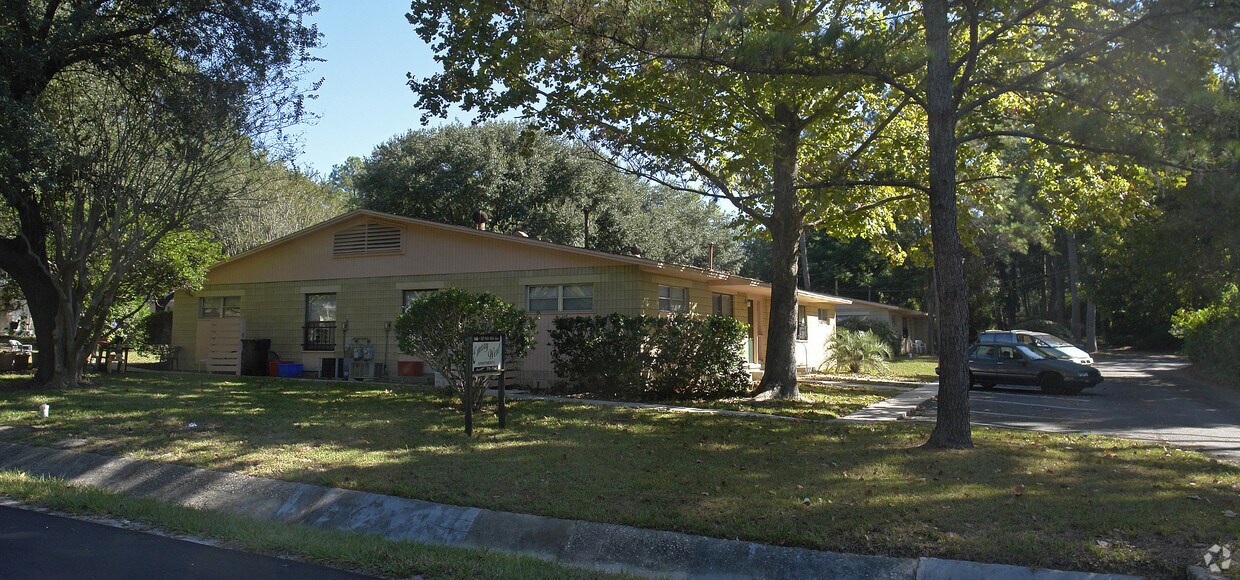 Primary Photo - 905 NW 40th Ave