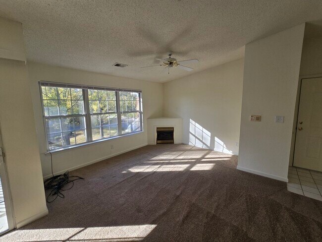 Building Photo - 9421 Links Ln