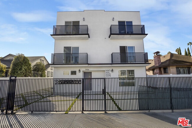 Building Photo - 5438 Romaine St