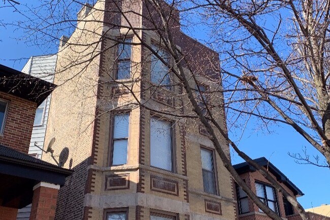 Building Photo - 3820 S Lowe Ave
