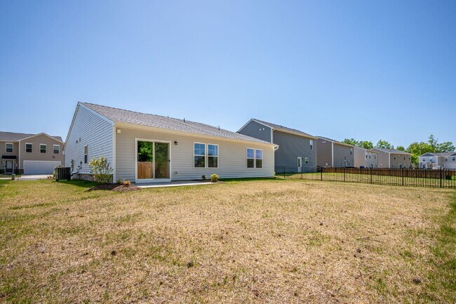 Foto del edificio - 3 Bedroom Single-Family Home with 2-Car Garage in Glen Allen (23060) – $2,650/mo