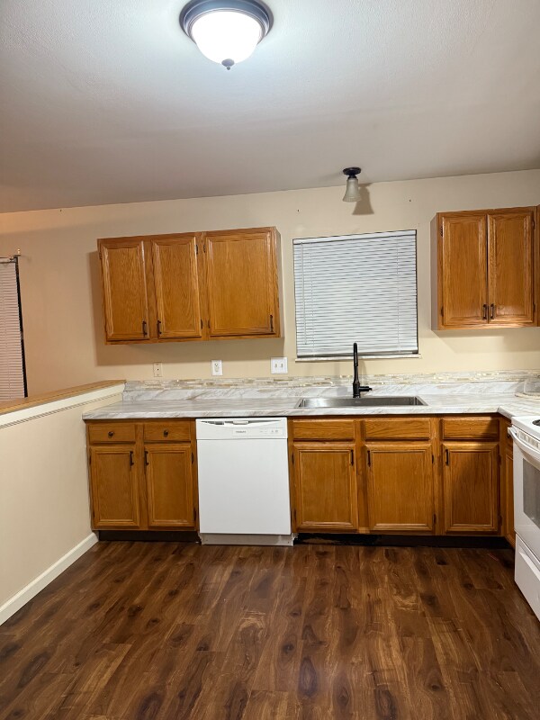 Building Photo - 611 Linda Ln