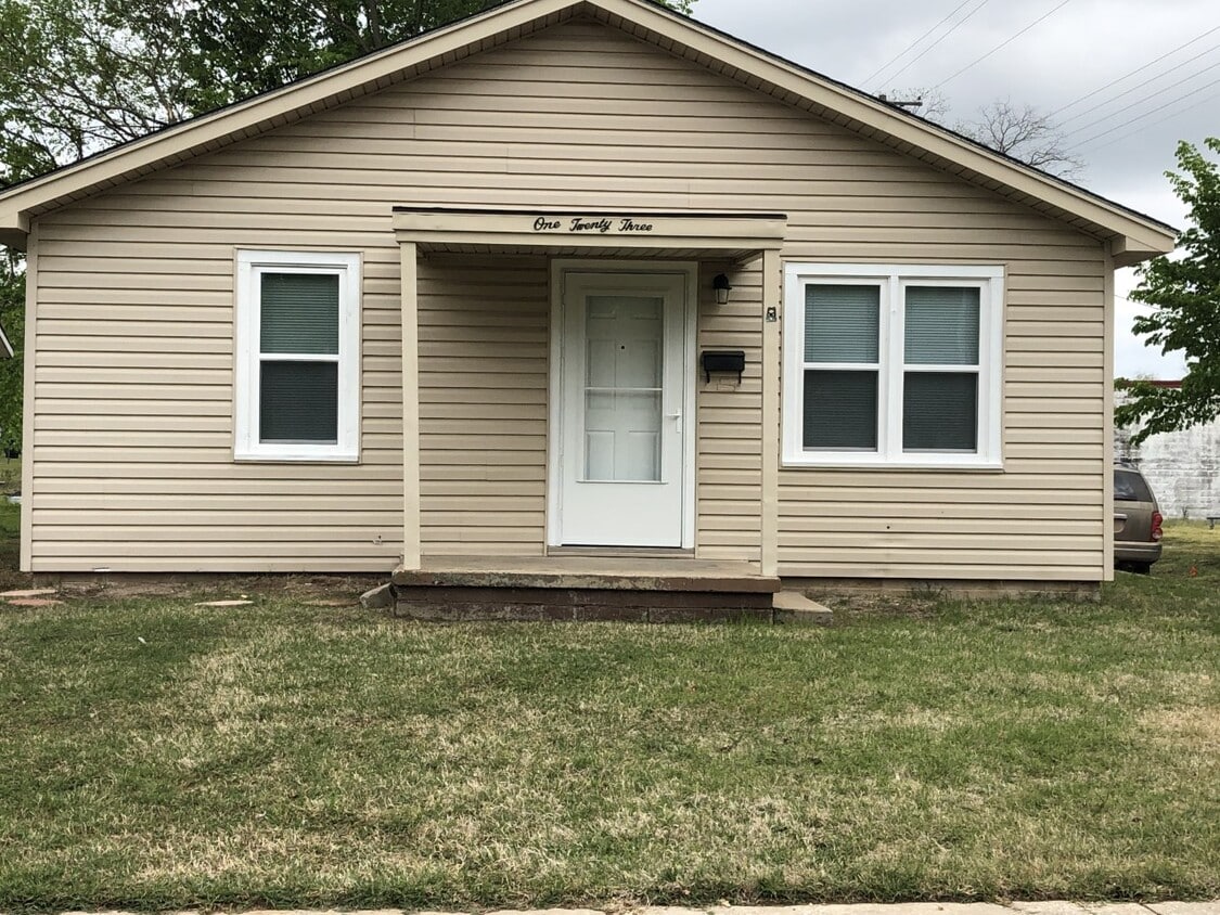 Primary Photo - 123 N Tucker Ave