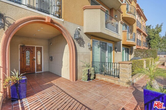 Foto del edificio - 4711 Ambrose Ave
