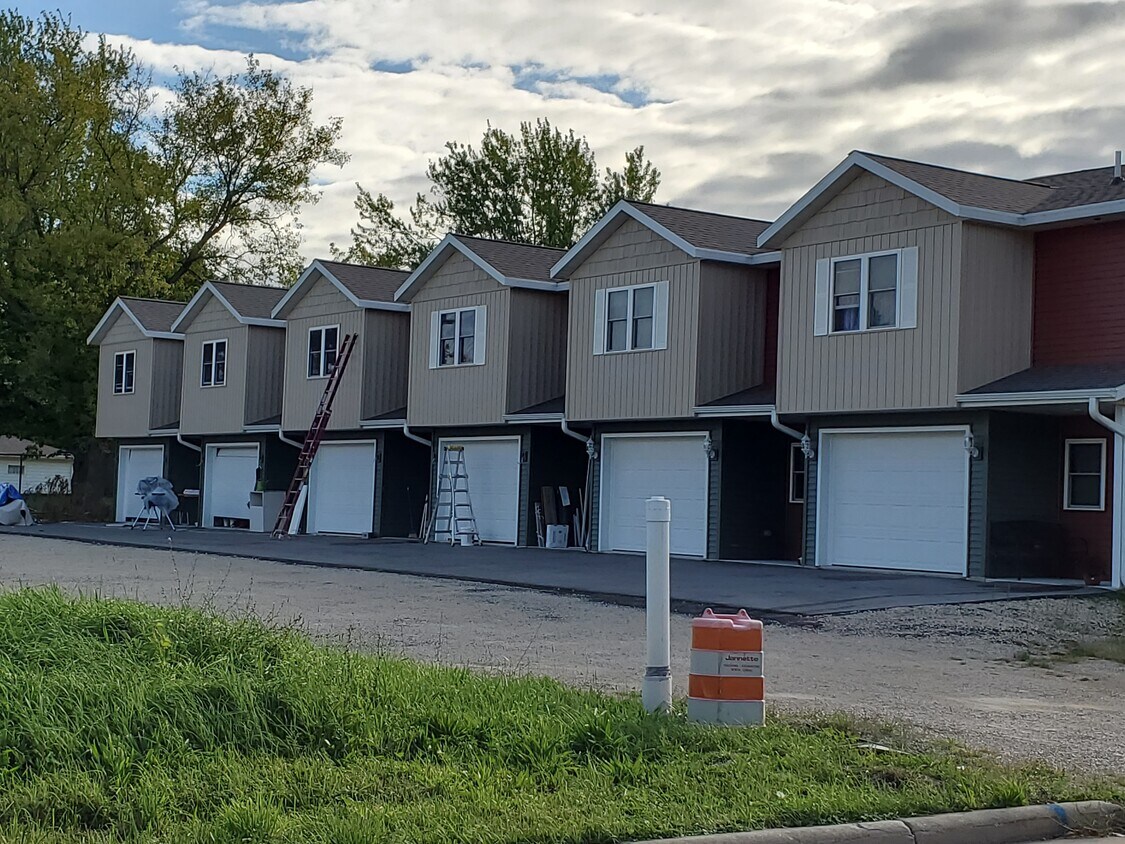 41 Robin Ave, Chilton, WI 53014 Townhome Rentals in Chilton WI