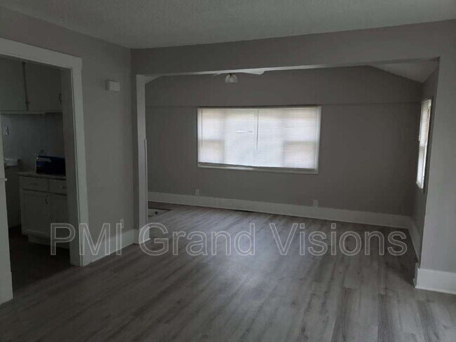 Building Photo - 1437 E Garfield Ave