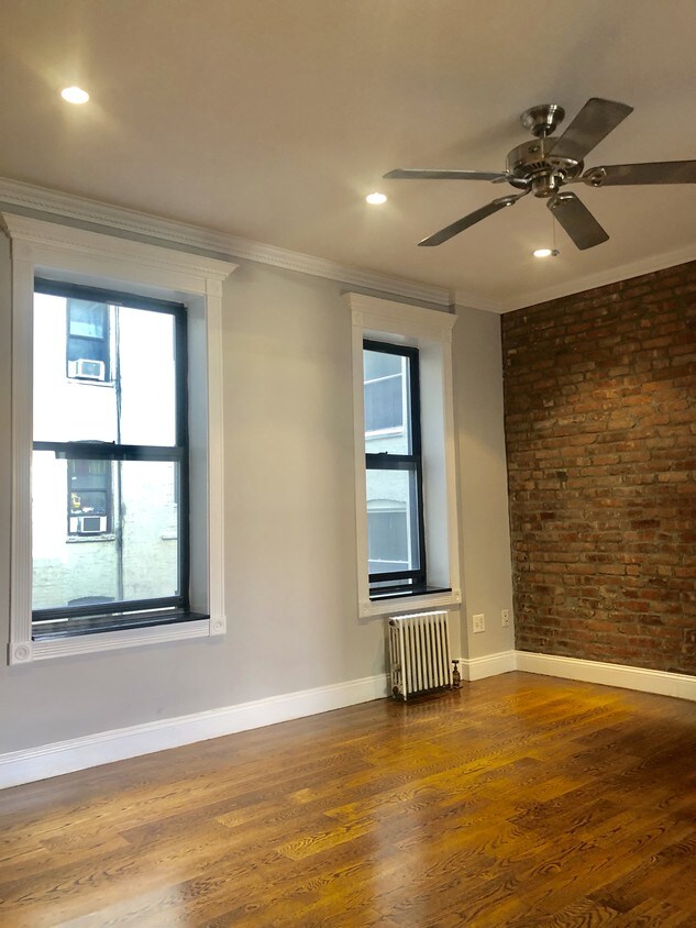 Foto principal - 328 E 100th St