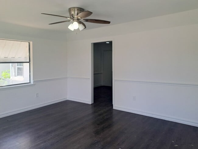 Foto del edificio - 3 bedroom / 2 bath