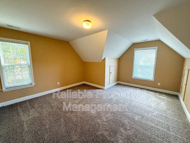 Foto del edificio - 125 Spalding Ln