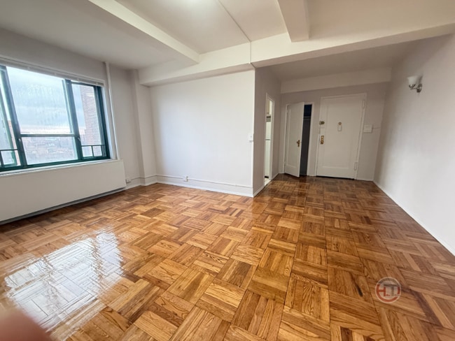 Building Photo - 1970 E Tremont Ave