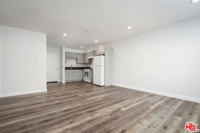 Foto del edificio - 8734 S Figueroa St
