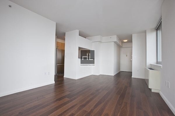 Building Photo - 561 10th Ave