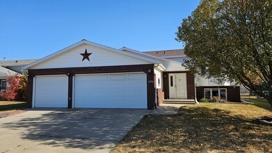 Building Photo - 2535 Colonial Dr