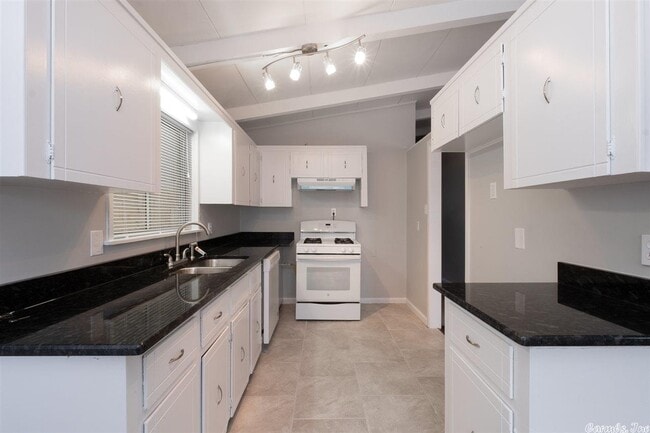 Building Photo - 7 Sunnydale Dr