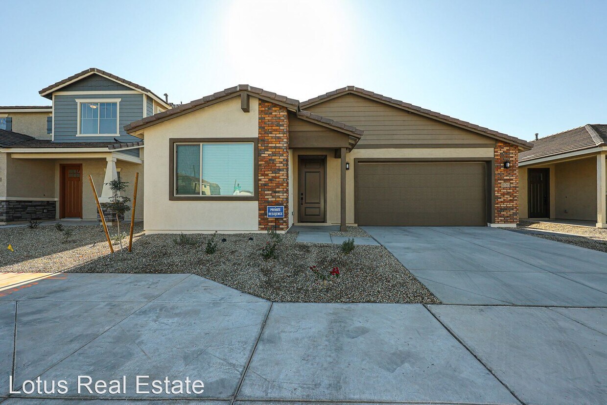 Foto principal - 4 br, 2.5 bath House - 10765 W Garfield St