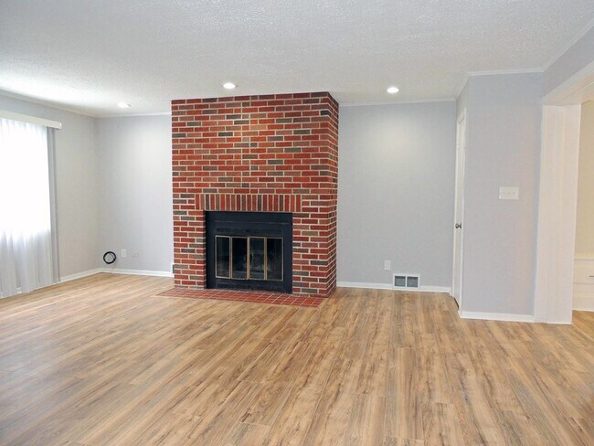 Foto del edificio - 3 Bed - 1 Bath Colonial is available for Rent!